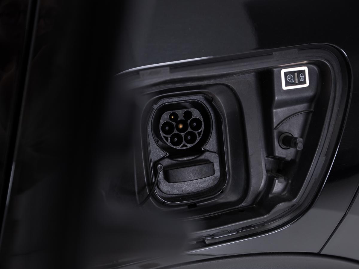 peugeot-e-2008-2022-eletrico-0cc