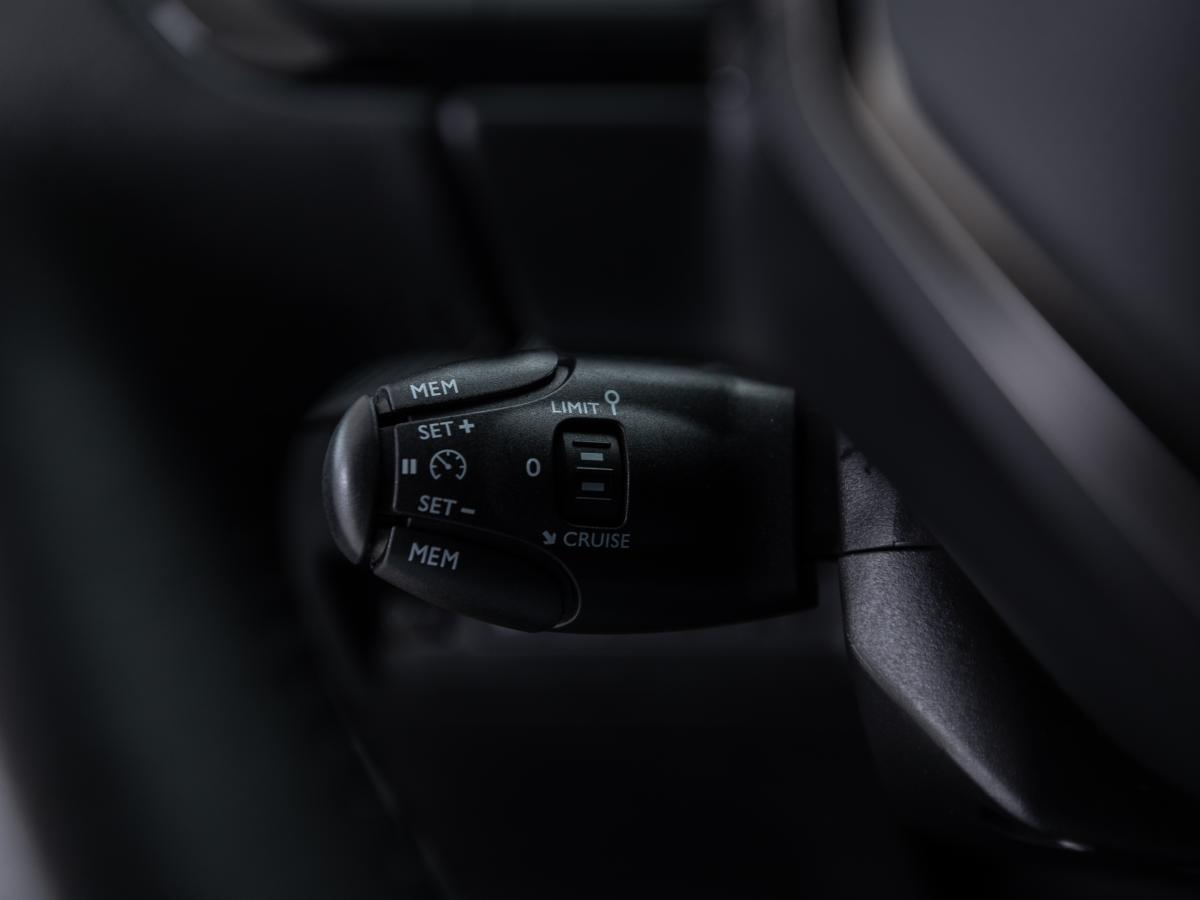 peugeot-e-2008-2022-eletrico-0cc