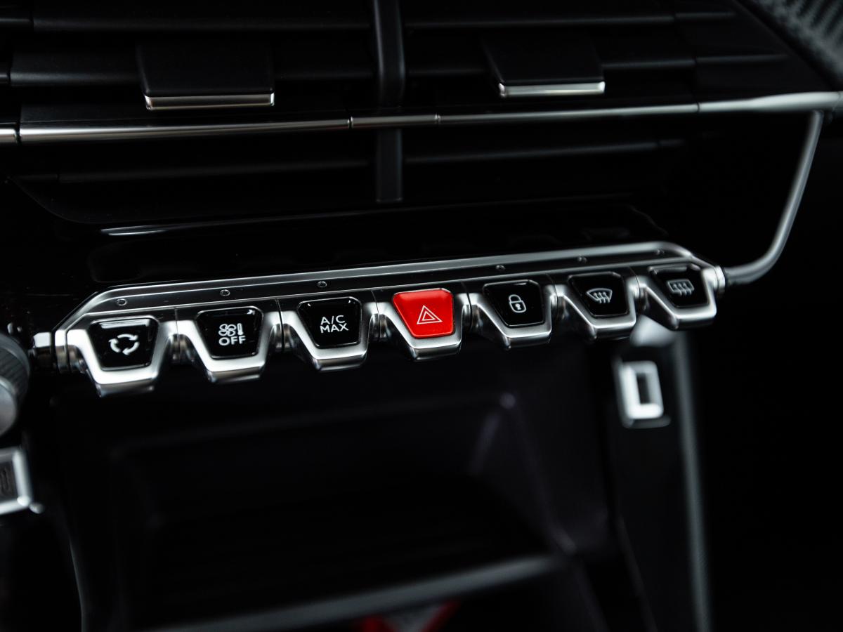 peugeot-e-2008-2022-eletrico-0cc