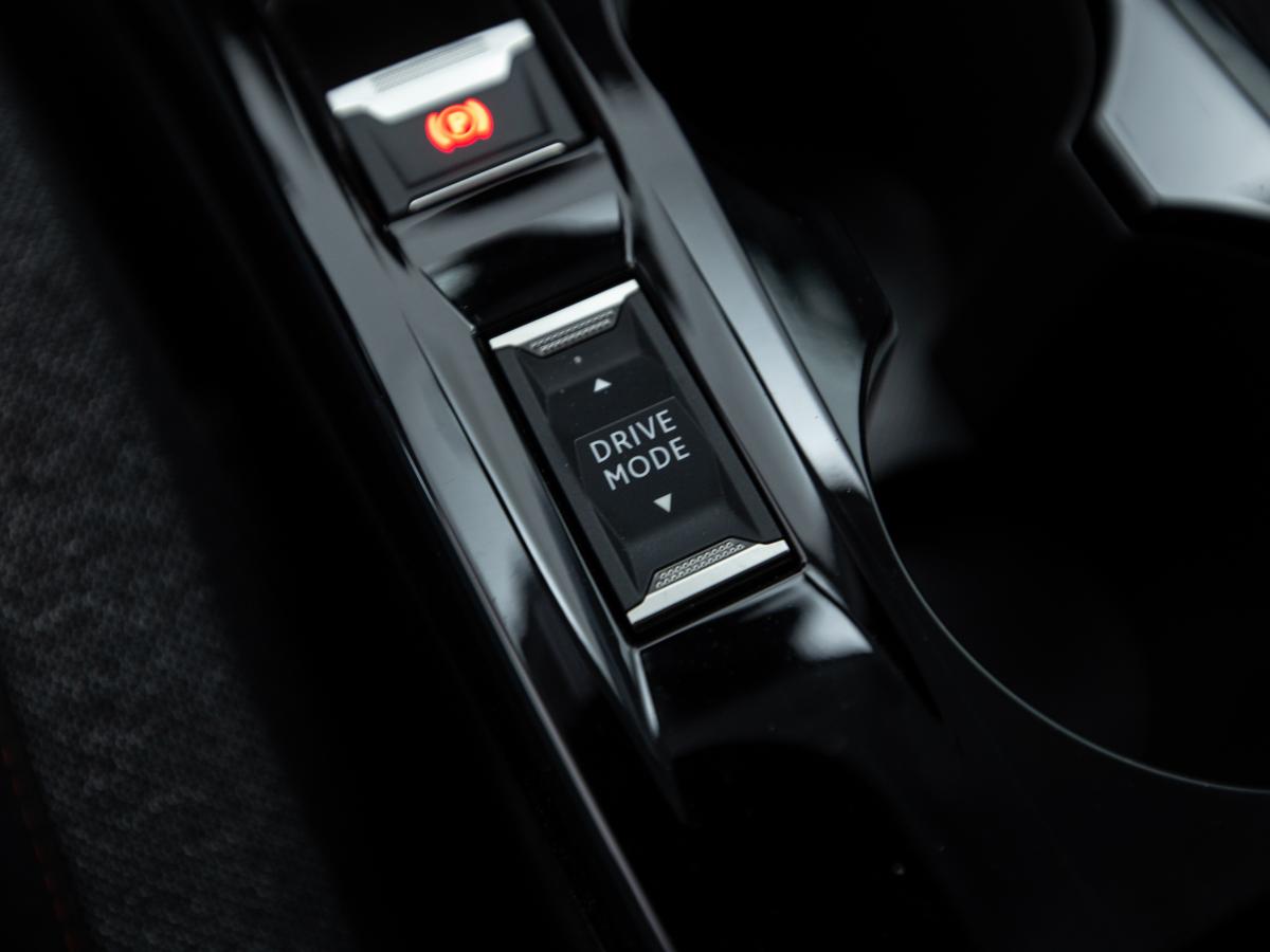 peugeot-e-2008-2022-eletrico-0cc