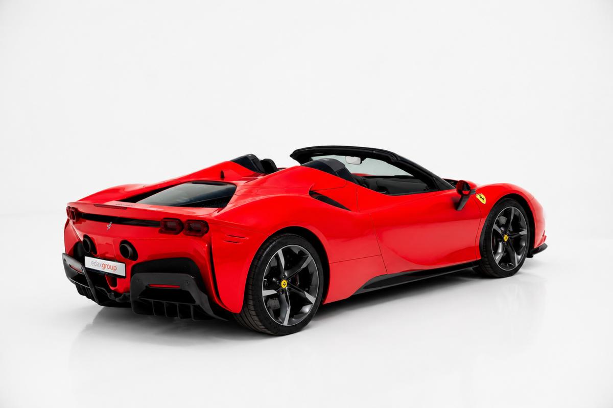 ferrari-sf90-2025-hibrido-a-gasolina-3990cc