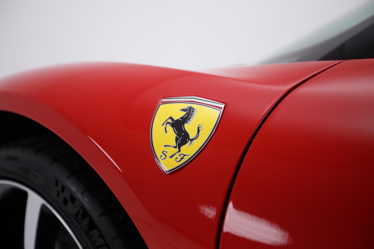 ferrari-sf90-2025-hibrido-a-gasolina-3990cc