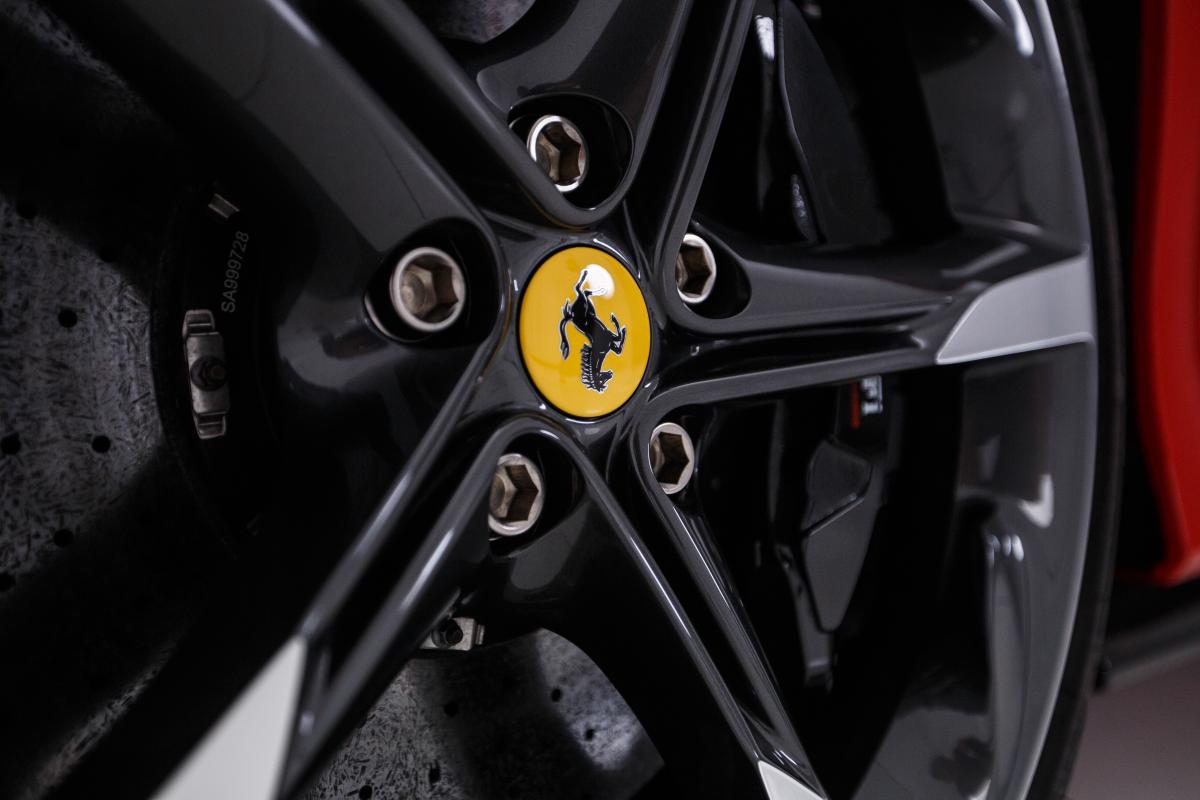 ferrari-sf90-2025-hibrido-a-gasolina-3990cc