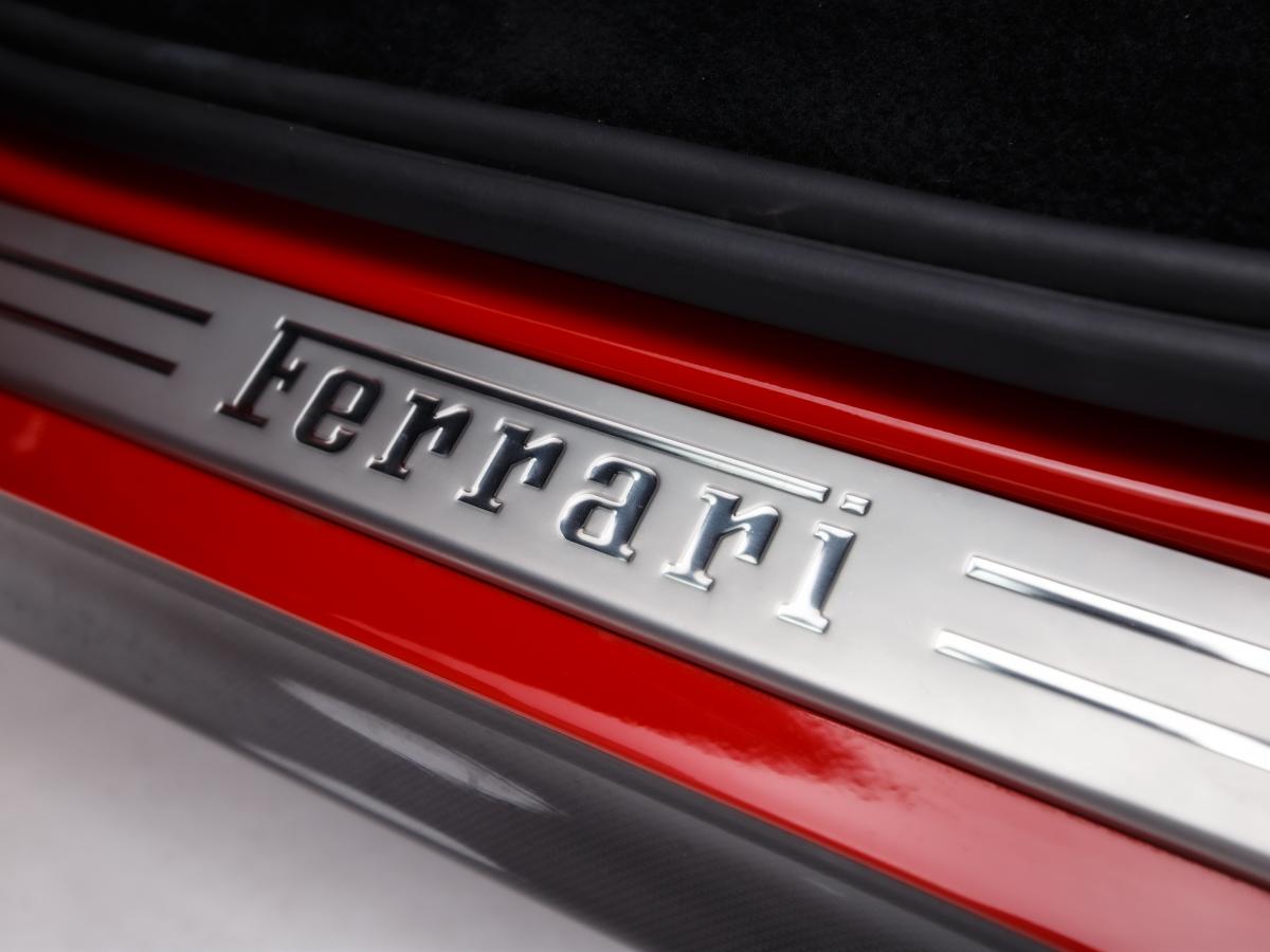 ferrari-sf90-2025-hibrido-a-gasolina-3990cc