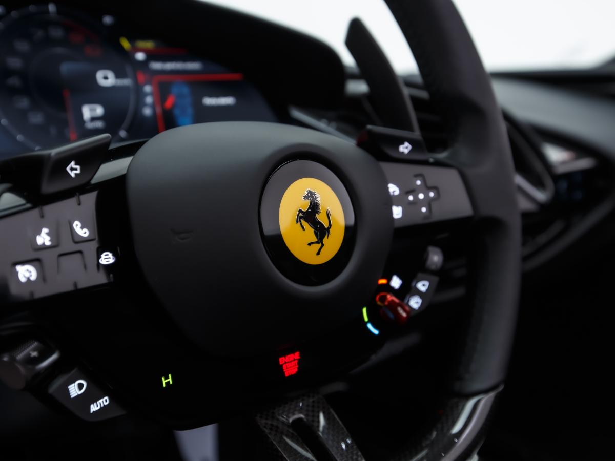 ferrari-sf90-2025-hibrido-a-gasolina-3990cc