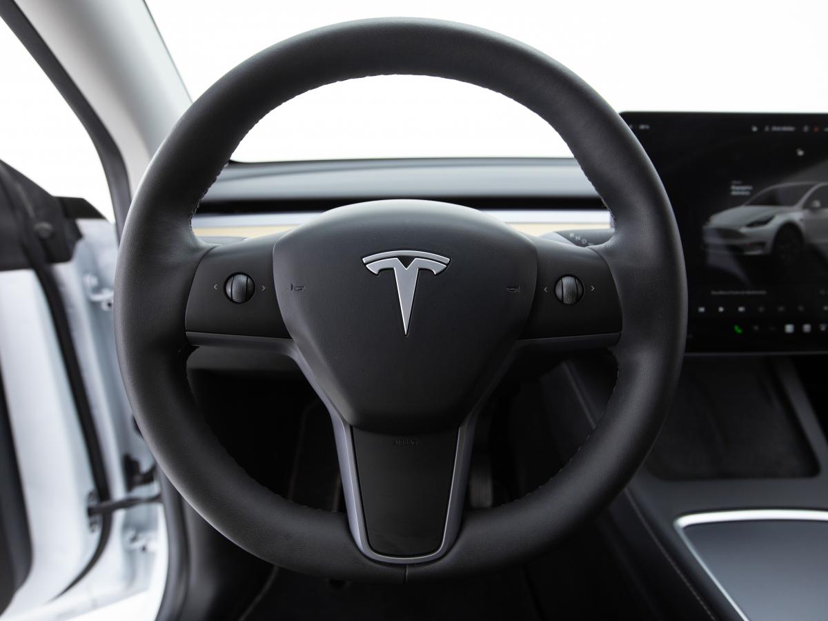 tesla-model-y-2023-eletrico-0cc