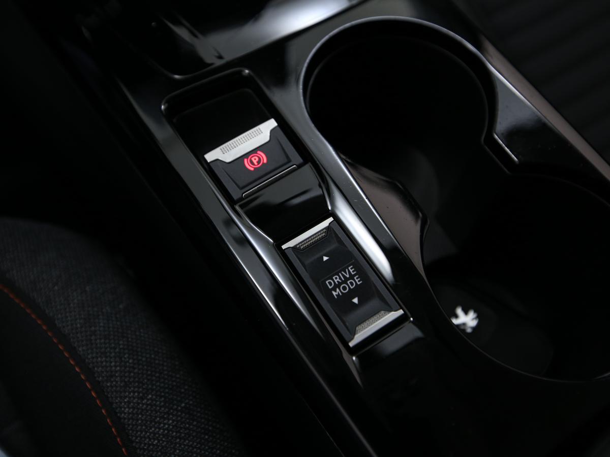 peugeot-e-2008-2021-eletrico-0cc