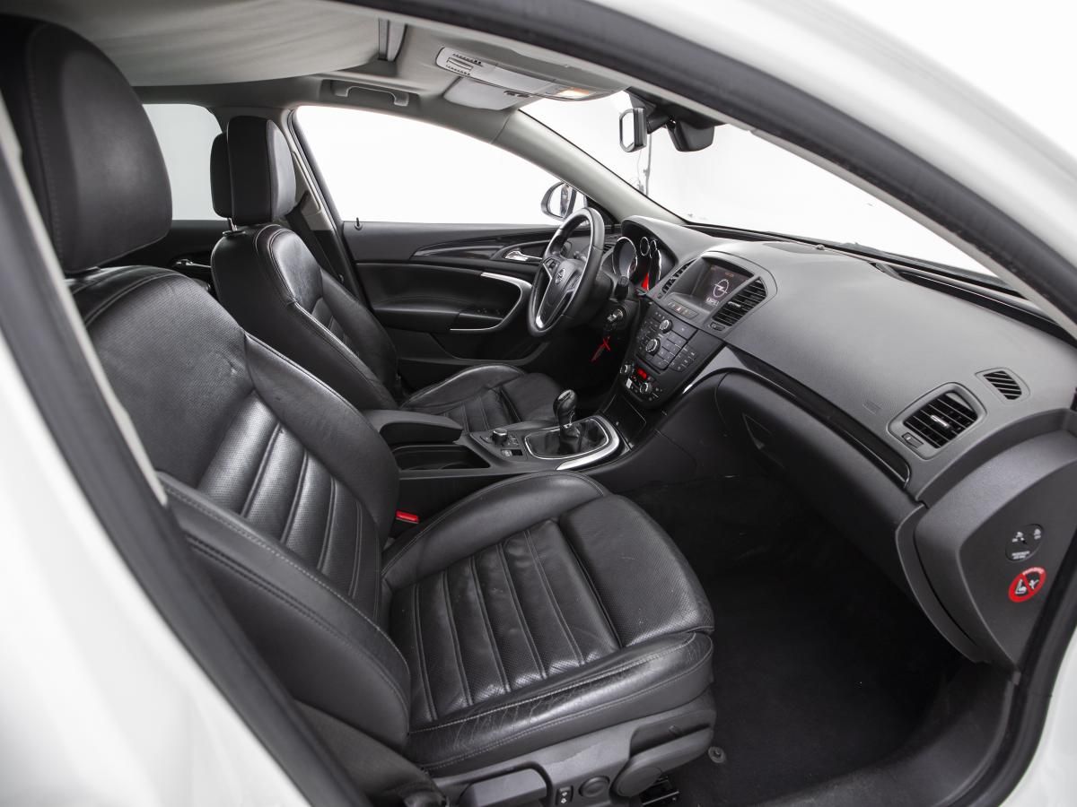 opel-insignia-sports-tourer-2010-diesel-1956cc