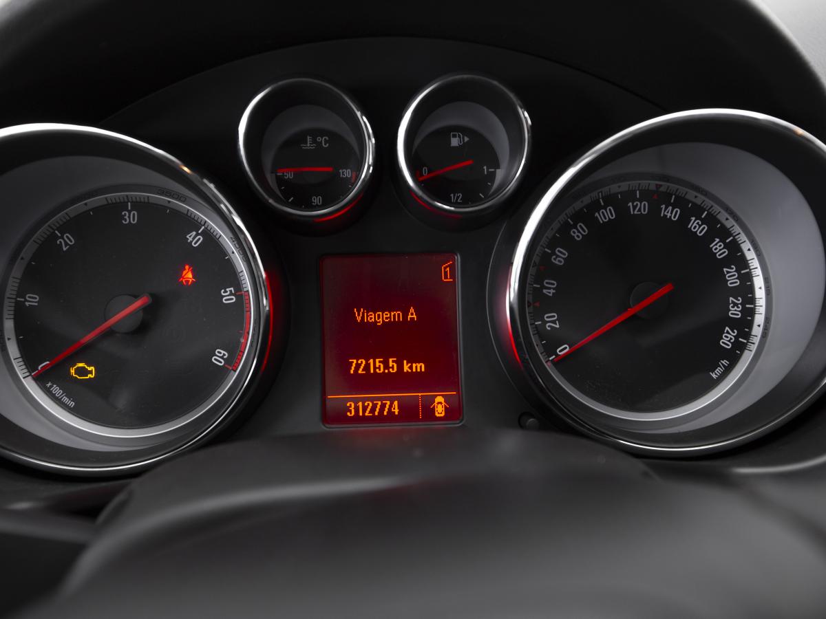 opel-insignia-sports-tourer-2010-diesel-1956cc