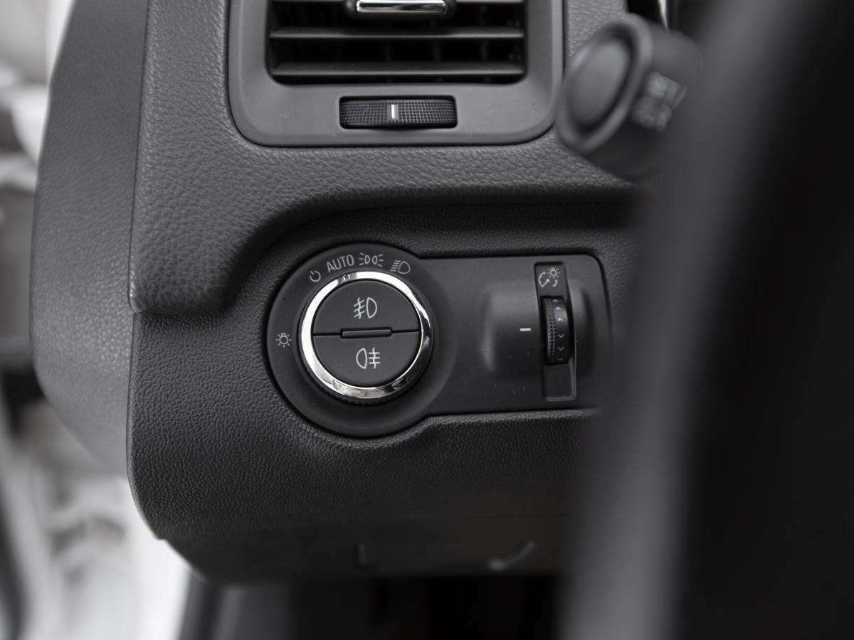 opel-insignia-sports-tourer-2010-diesel-1956cc