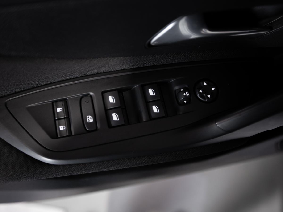 peugeot-308-2023-hibrido-a-gasolina-1598cc