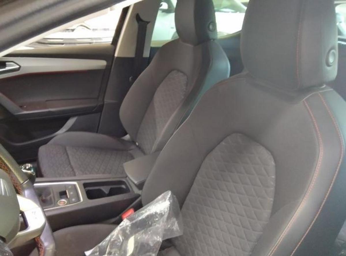 seat-leon-2023-gasolina-999cc