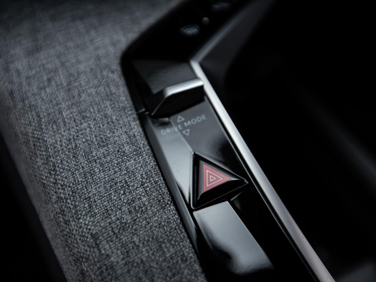 peugeot-e-3008-2024-eletrico-0cc