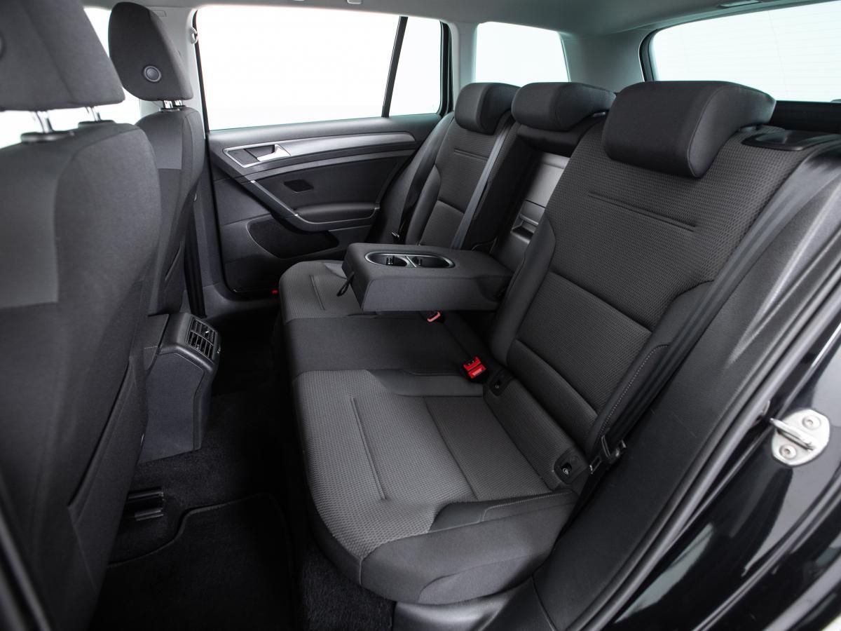 volkswagen-golf-variant-2019-diesel-1968cc