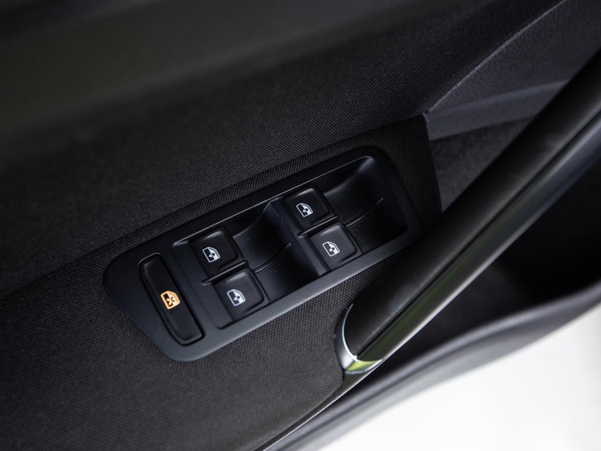 volkswagen-golf-variant-2019-diesel-1968cc