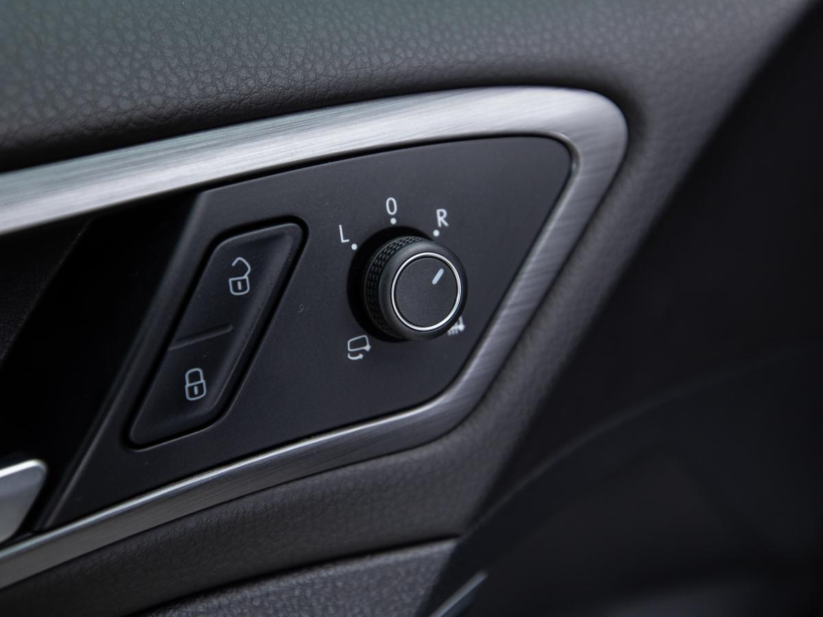 volkswagen-golf-variant-2019-diesel-1968cc