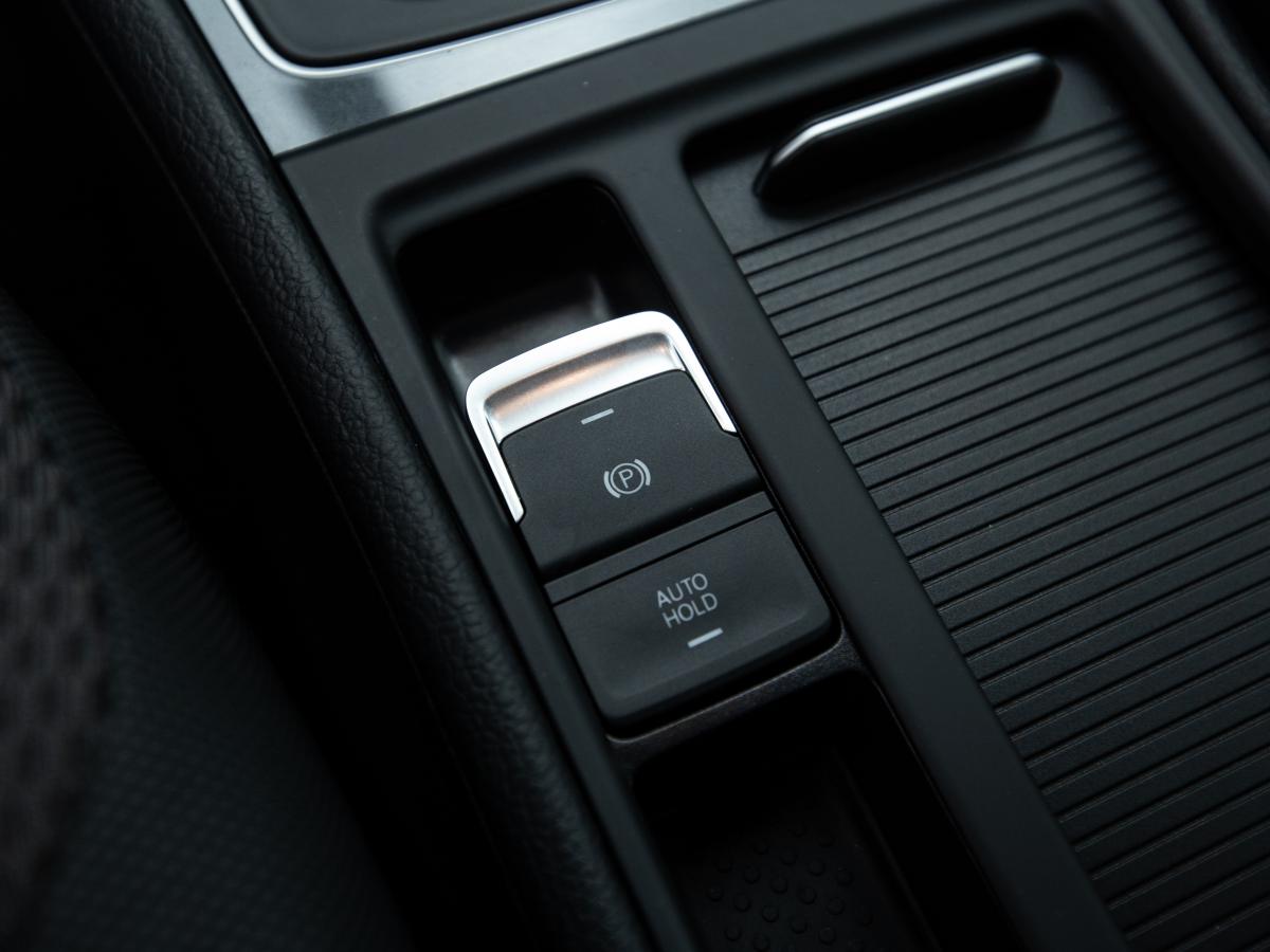 volkswagen-golf-variant-2019-diesel-1968cc