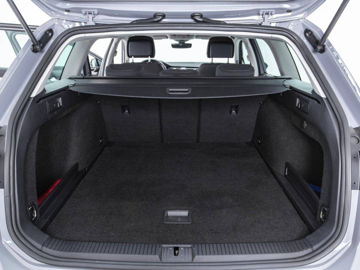 volkswagen-passat-variant-2022-diesel-1968cc