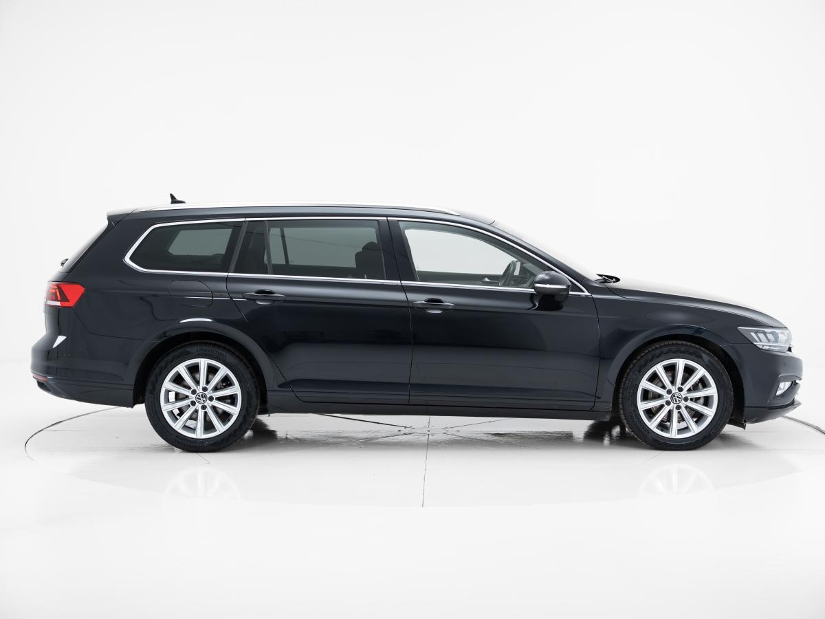volkswagen-passat-variant-2023-diesel-1968cc