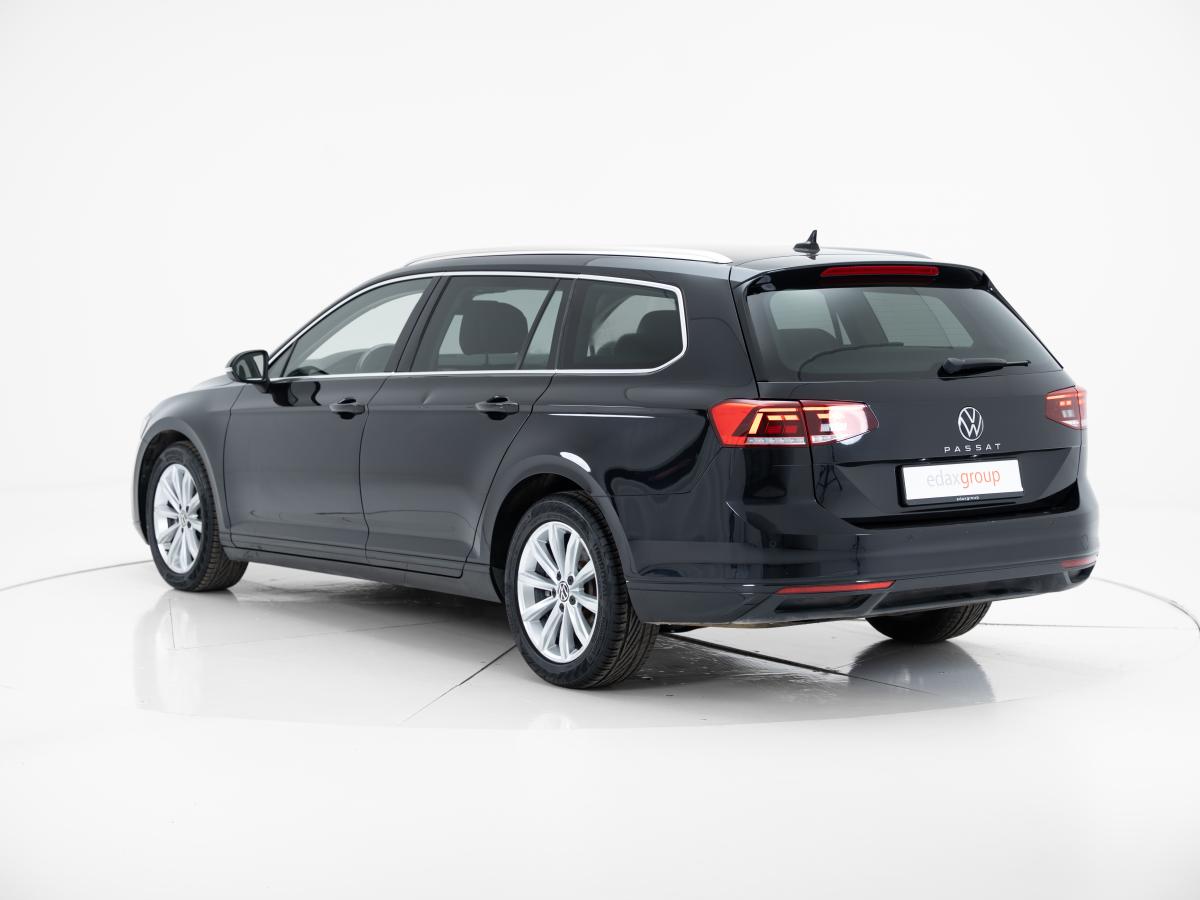 volkswagen-passat-variant-2023-diesel-1968cc