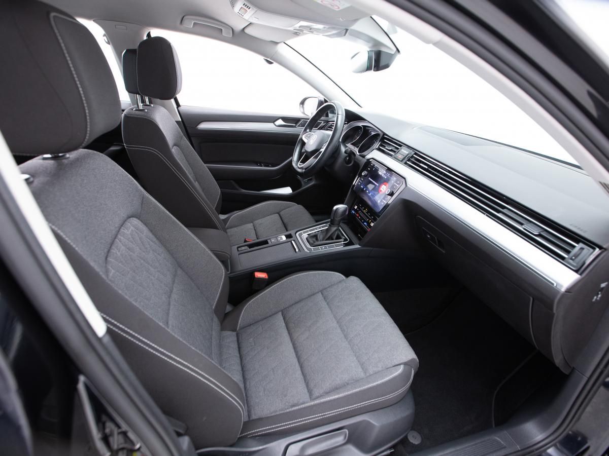 volkswagen-passat-variant-2023-diesel-1968cc