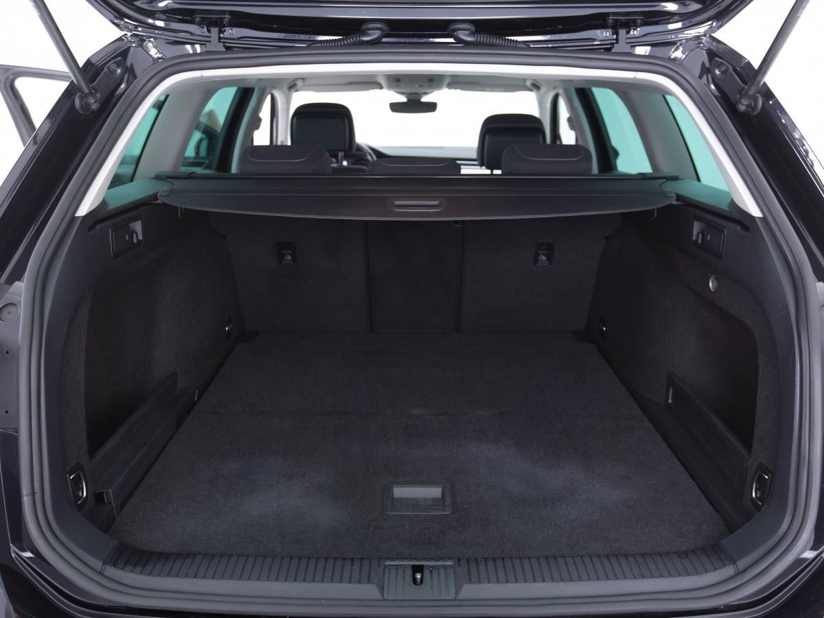 volkswagen-passat-variant-2023-diesel-1968cc