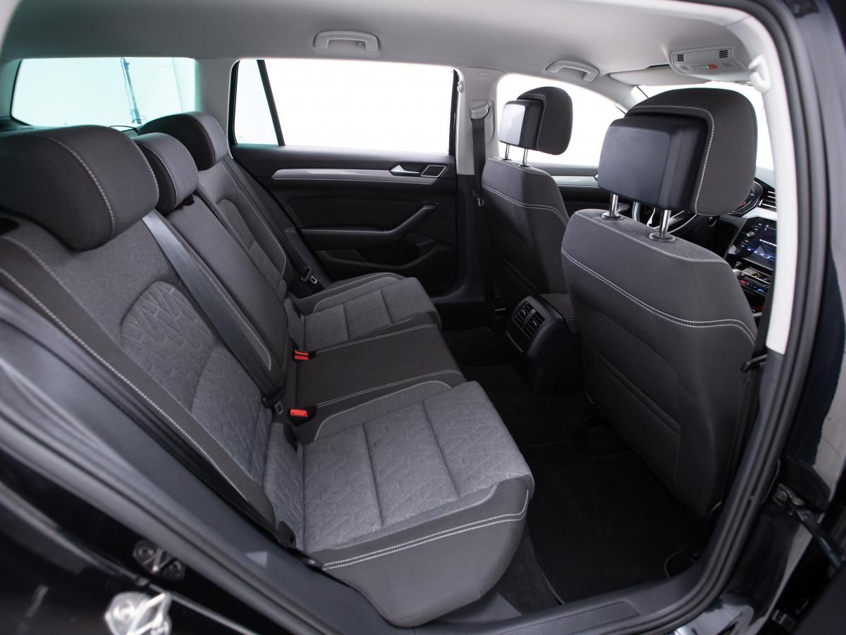 volkswagen-passat-variant-2023-diesel-1968cc
