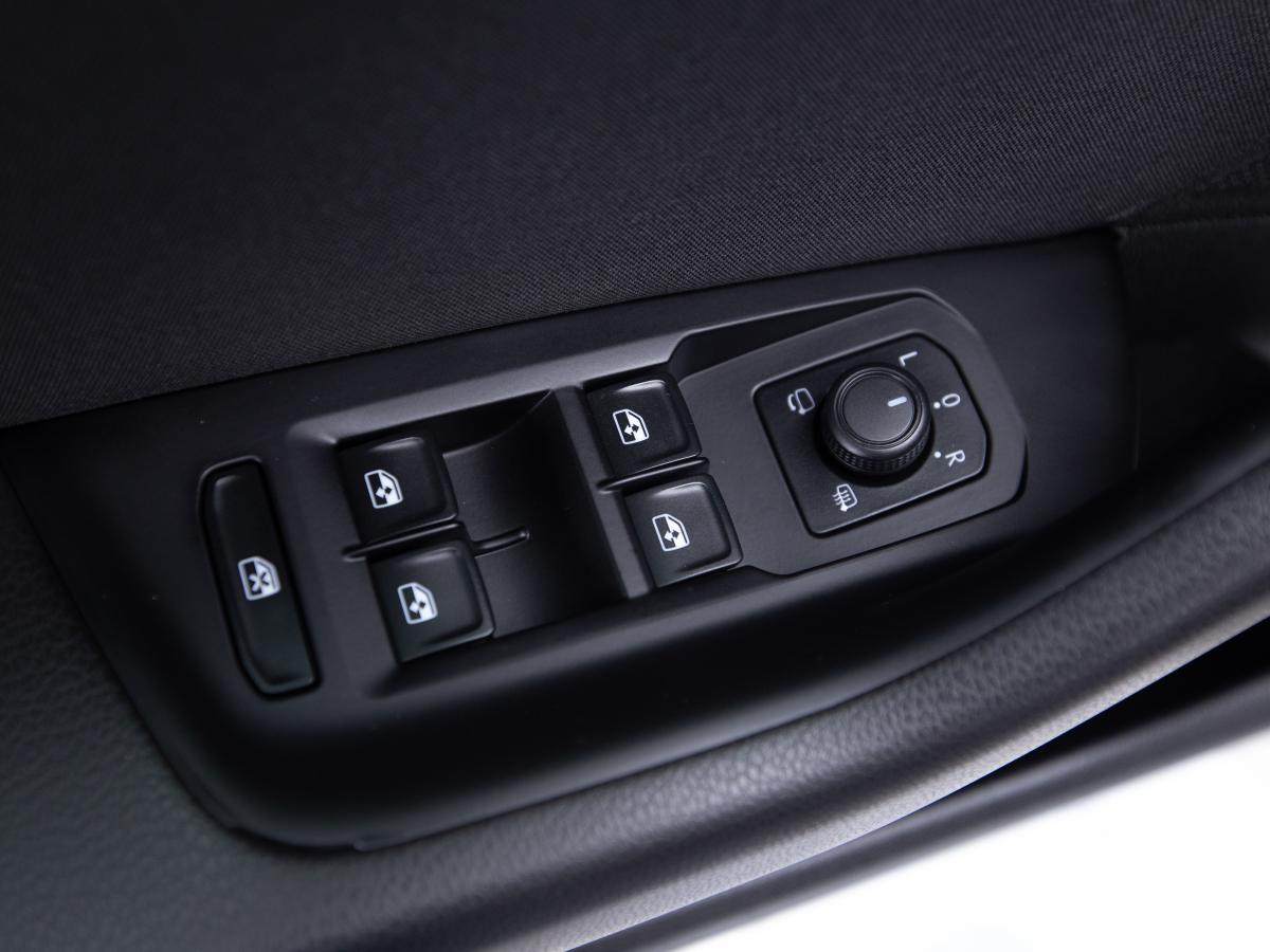 volkswagen-passat-variant-2023-diesel-1968cc