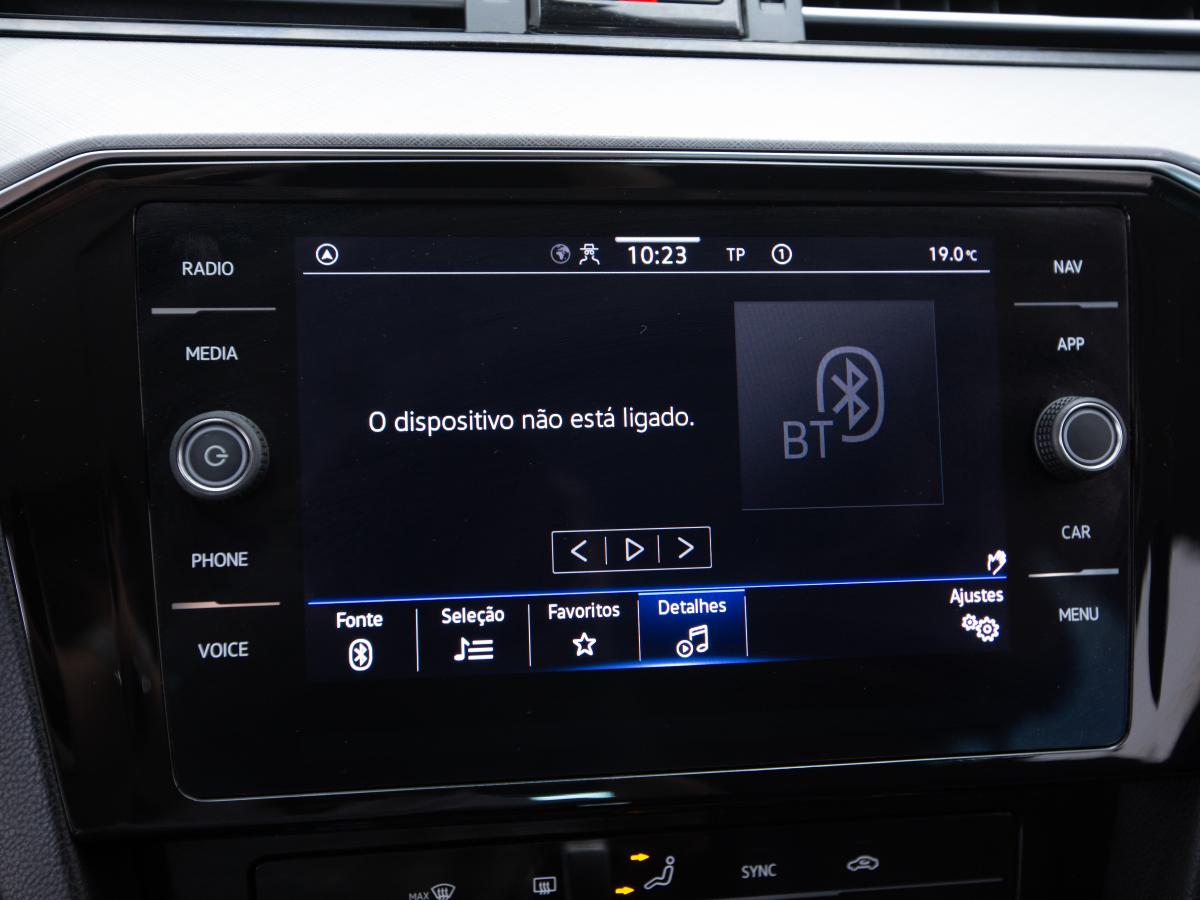 volkswagen-passat-variant-2023-diesel-1968cc