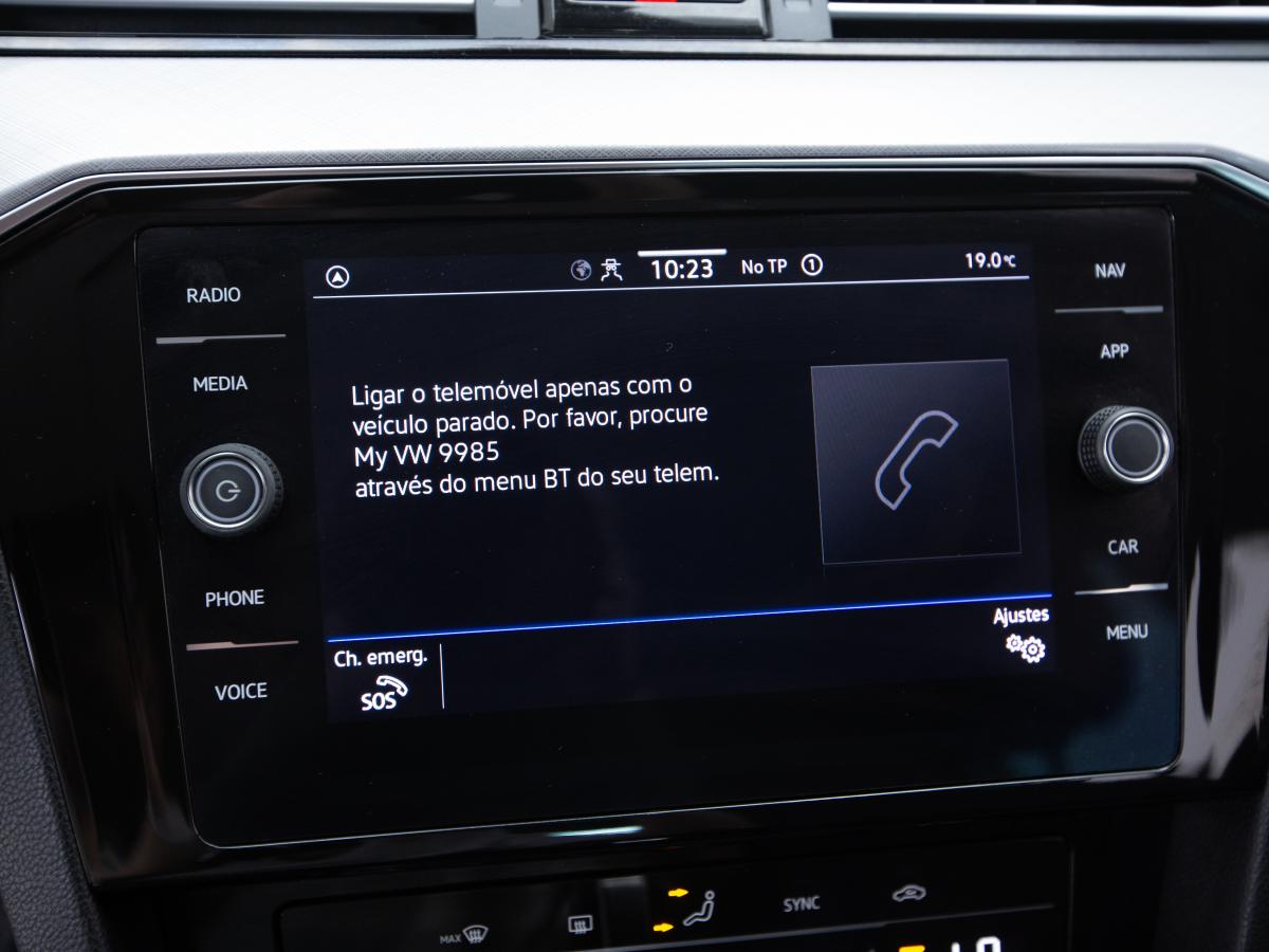 volkswagen-passat-variant-2023-diesel-1968cc