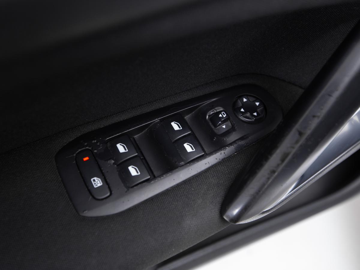 peugeot-308-sw-2015-diesel-1560cc