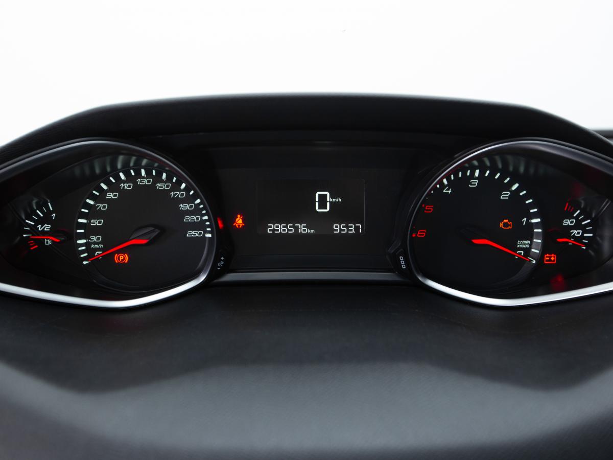 peugeot-308-sw-2015-diesel-1560cc