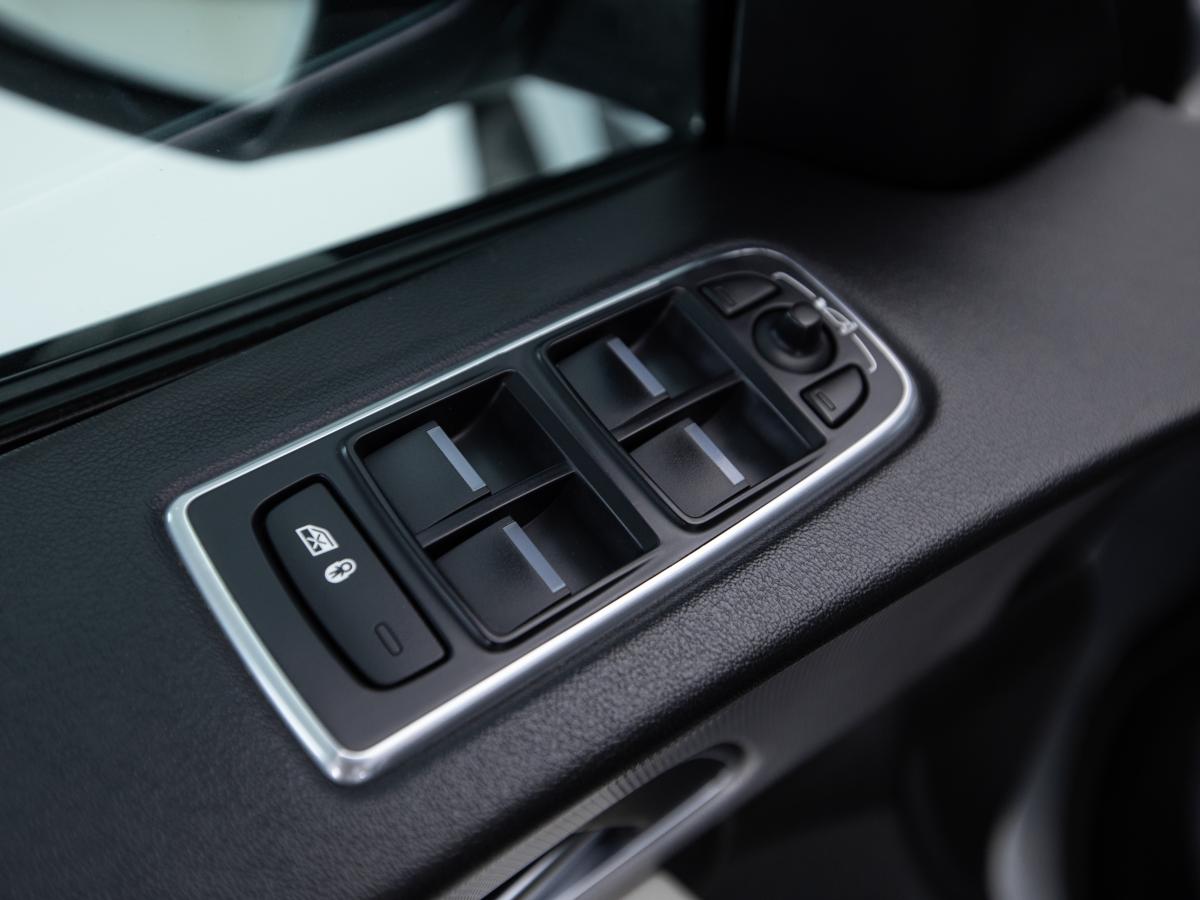 jaguar-f-pace-2016-diesel-1999cc