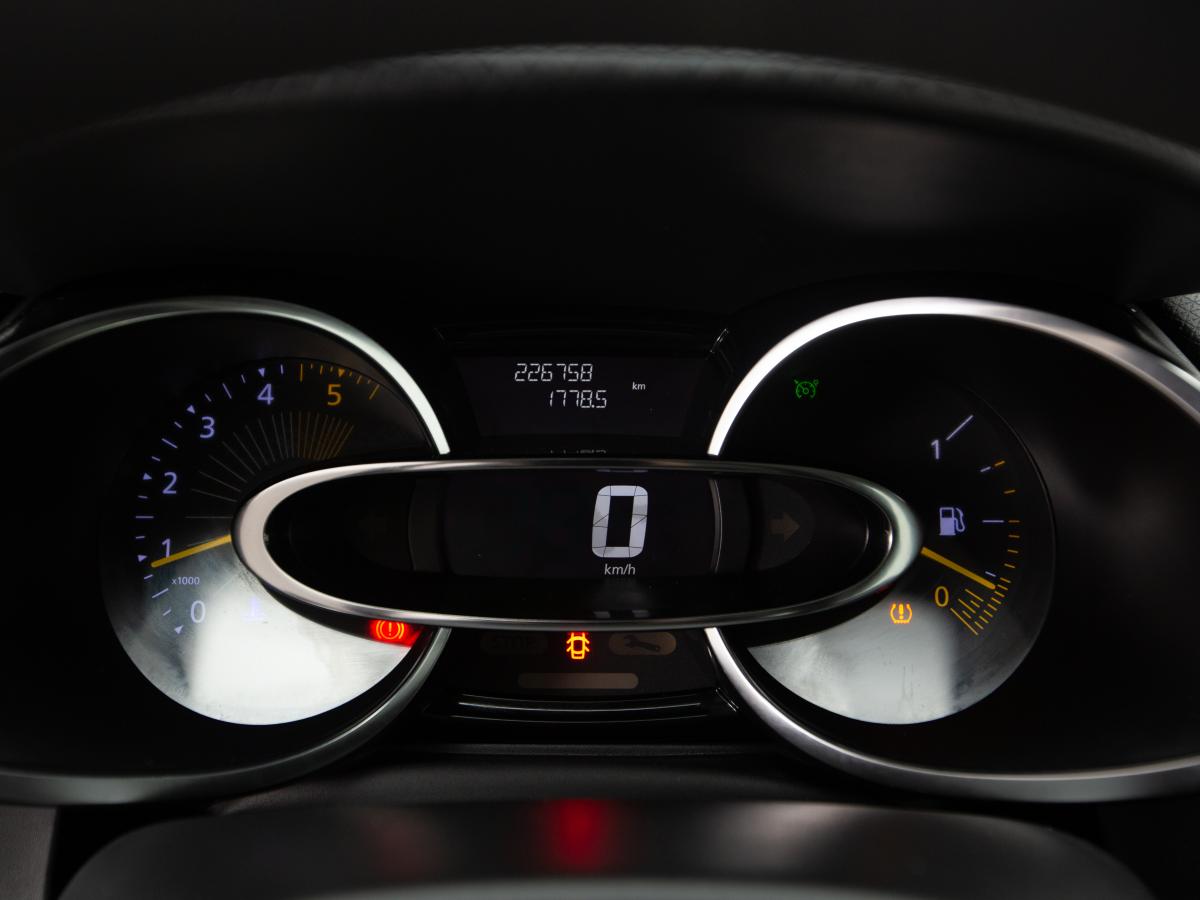 renault-clio-sport-tourer-2015-diesel-1461cc
