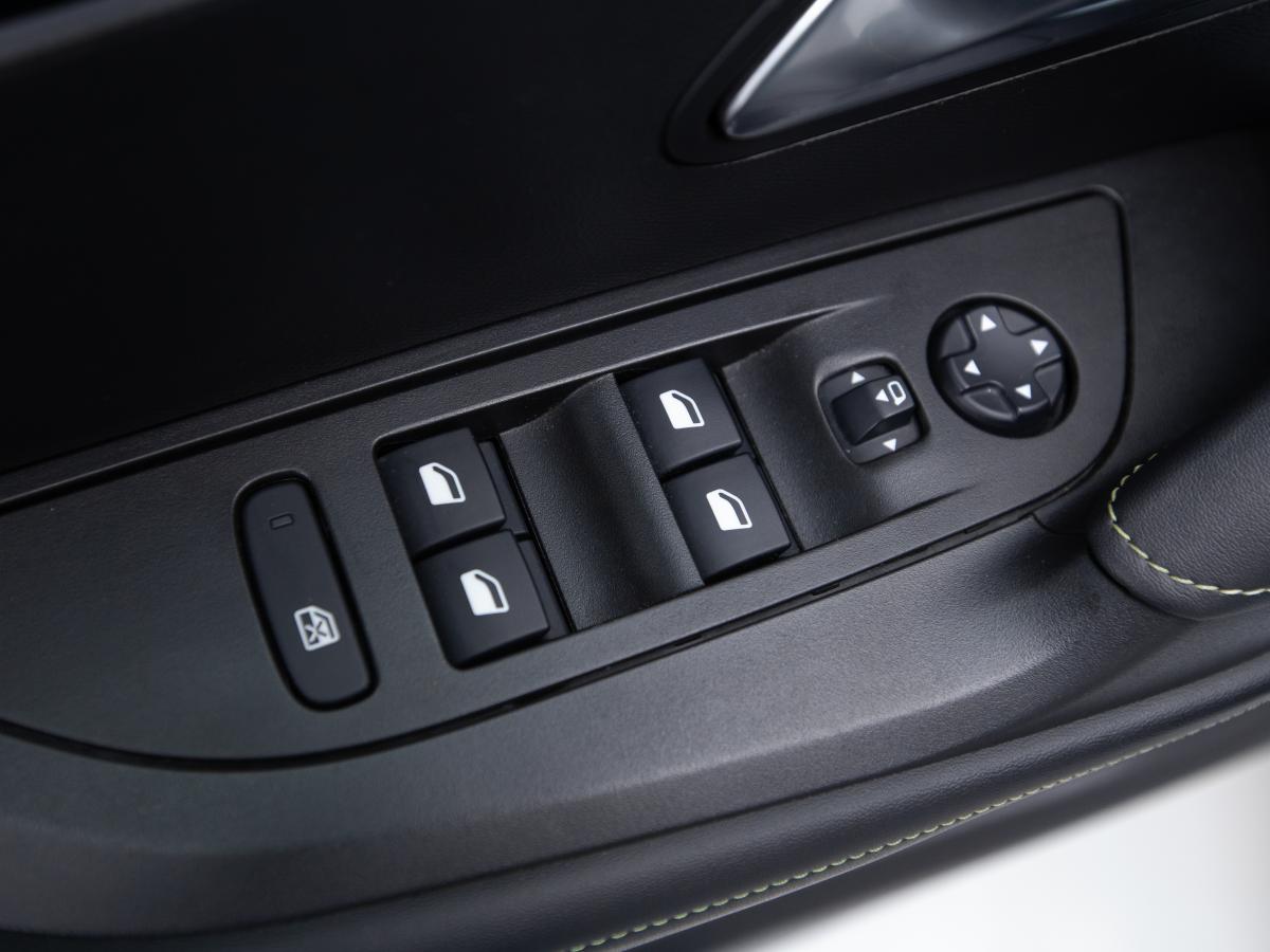 peugeot-2008-2021-diesel-1499cc
