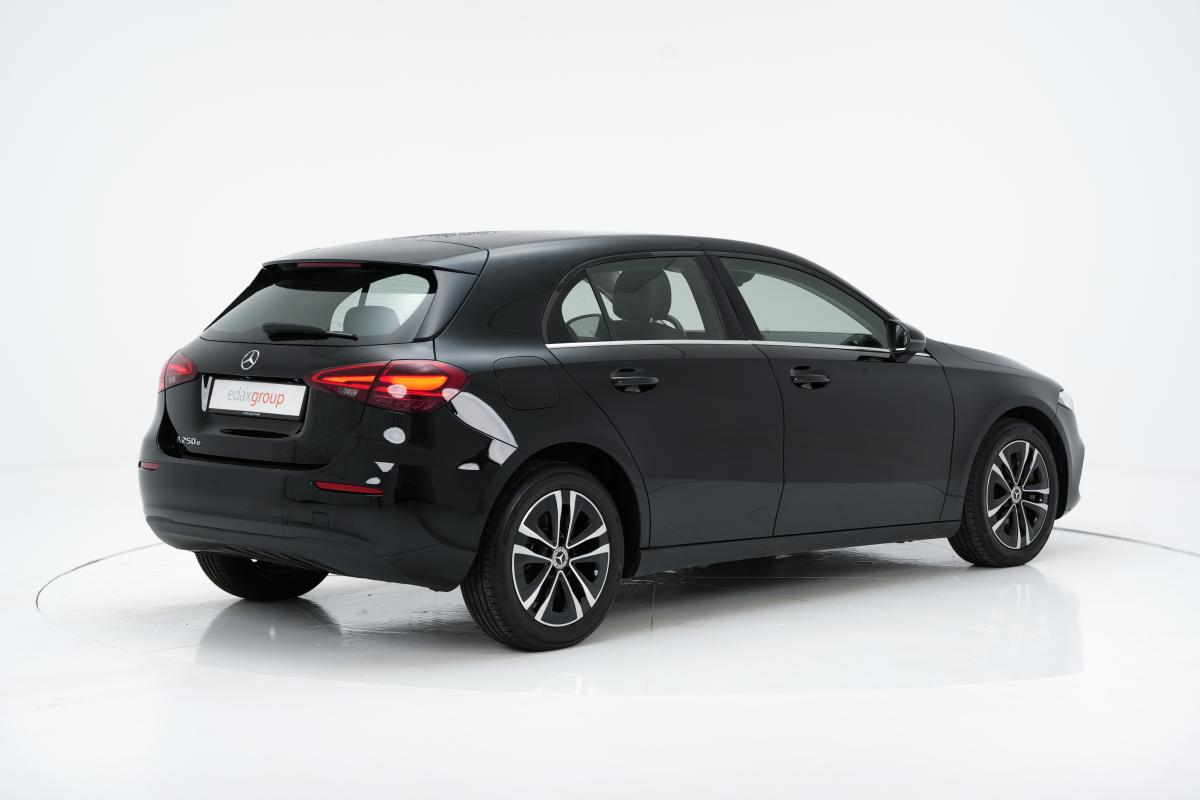 mercedes-benz-classe-a-2023-hibrido-a-gasolina-1332cc