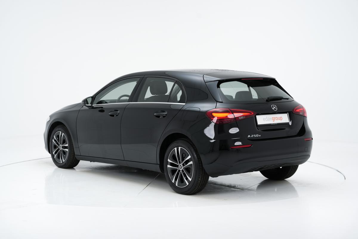 mercedes-benz-classe-a-2023-hibrido-a-gasolina-1332cc