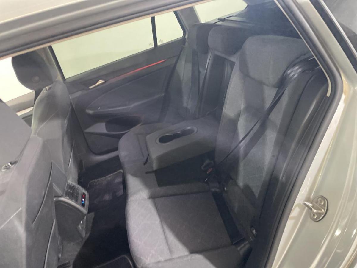 volkswagen-golf-variant-2023-diesel-1968cc