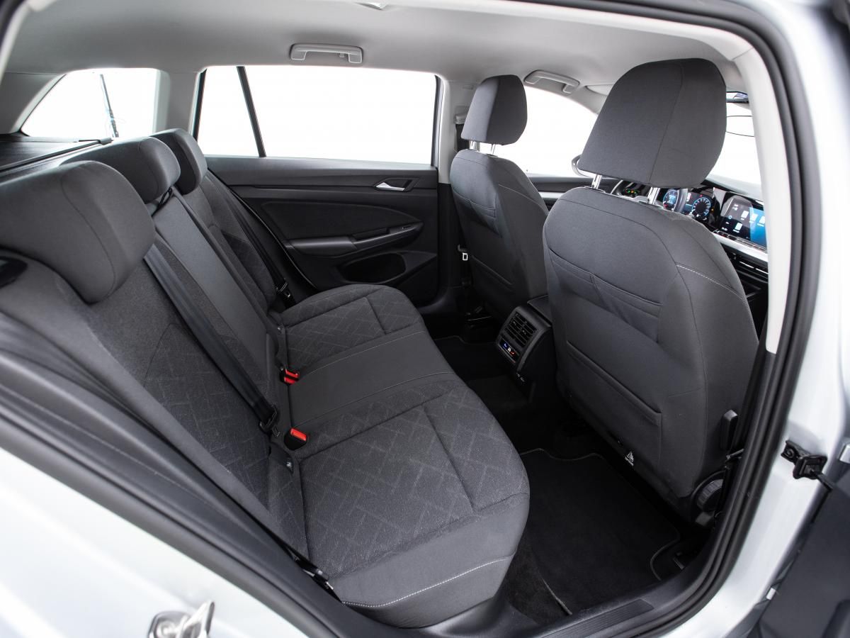 volkswagen-golf-variant-2024-diesel-1968cc