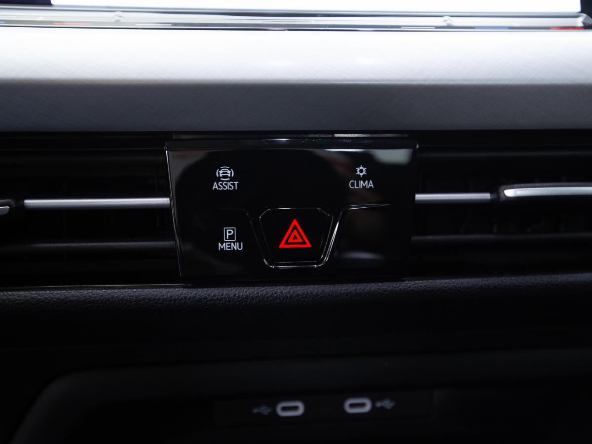 volkswagen-golf-variant-2024-diesel-1968cc