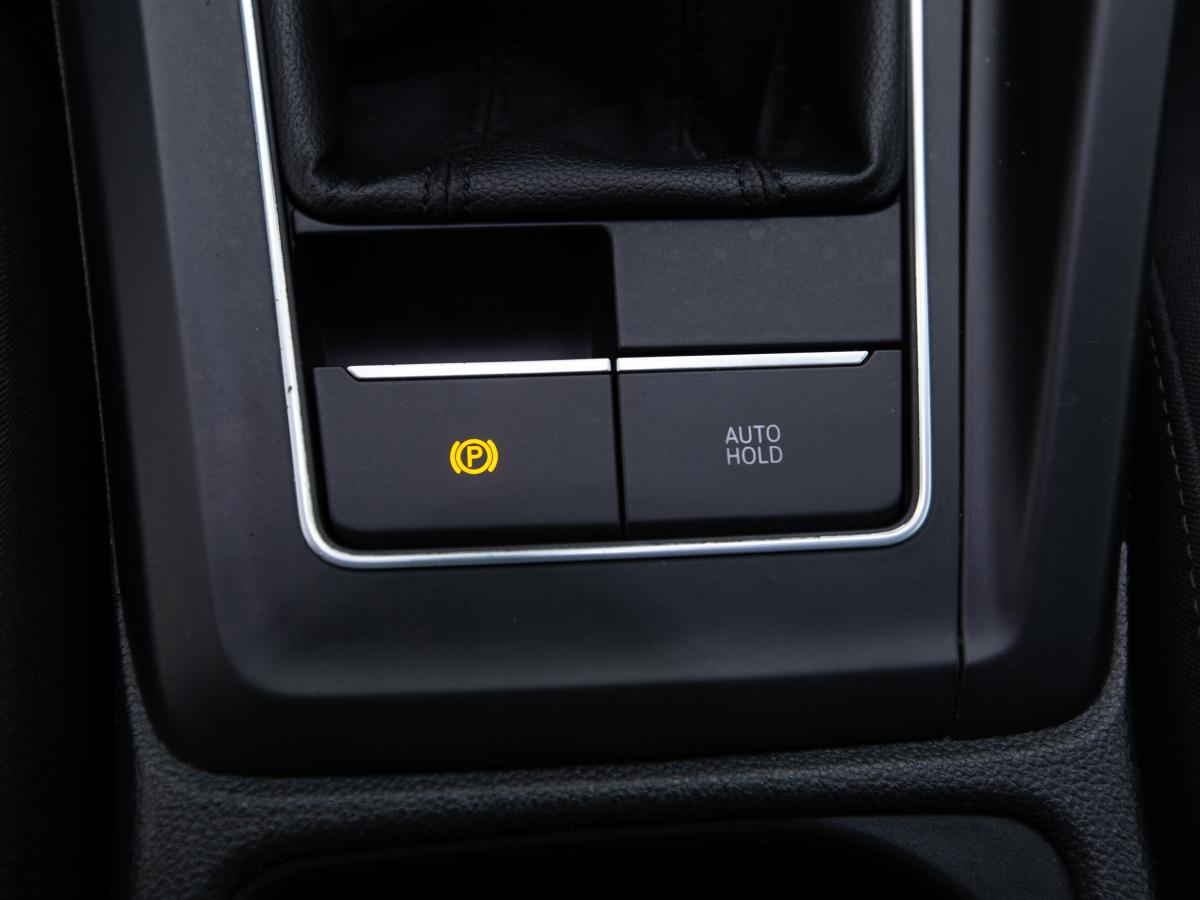 volkswagen-golf-variant-2024-diesel-1968cc