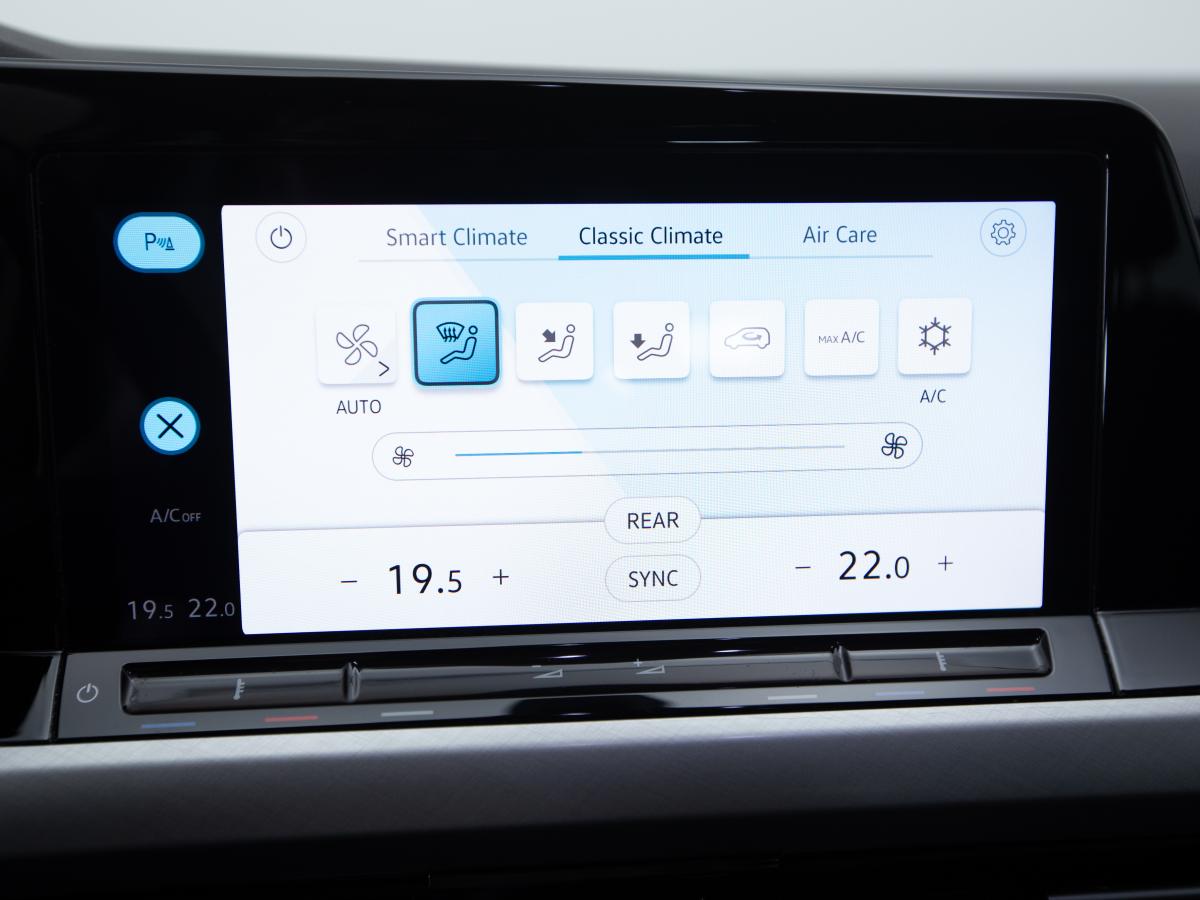 volkswagen-golf-variant-2024-diesel-1968cc