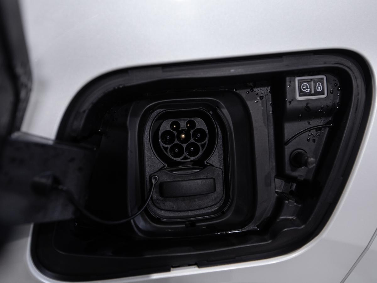 peugeot-e-2008-2022-eletrico-0cc