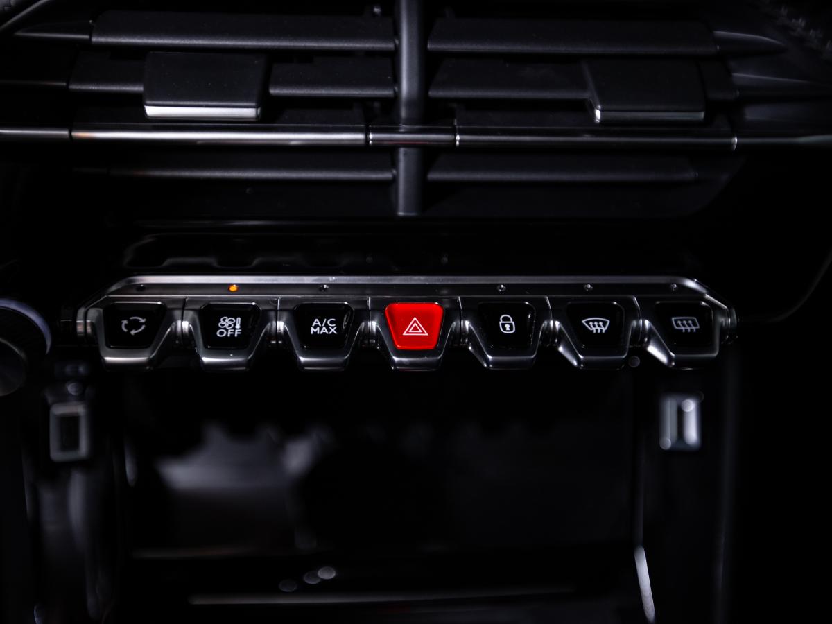 peugeot-e-2008-2022-eletrico-0cc