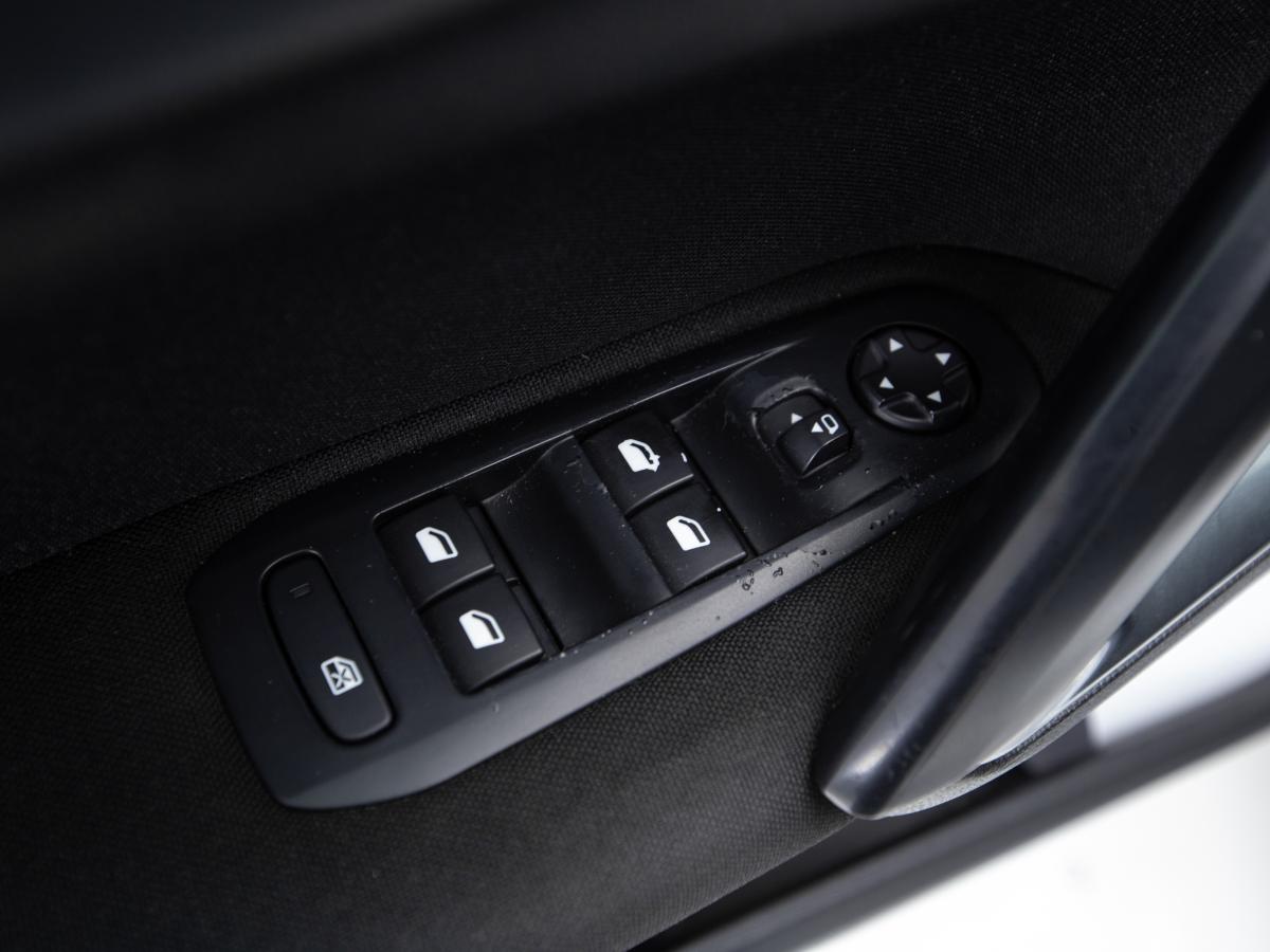 peugeot-308-sw-2014-gasolina-1199cc