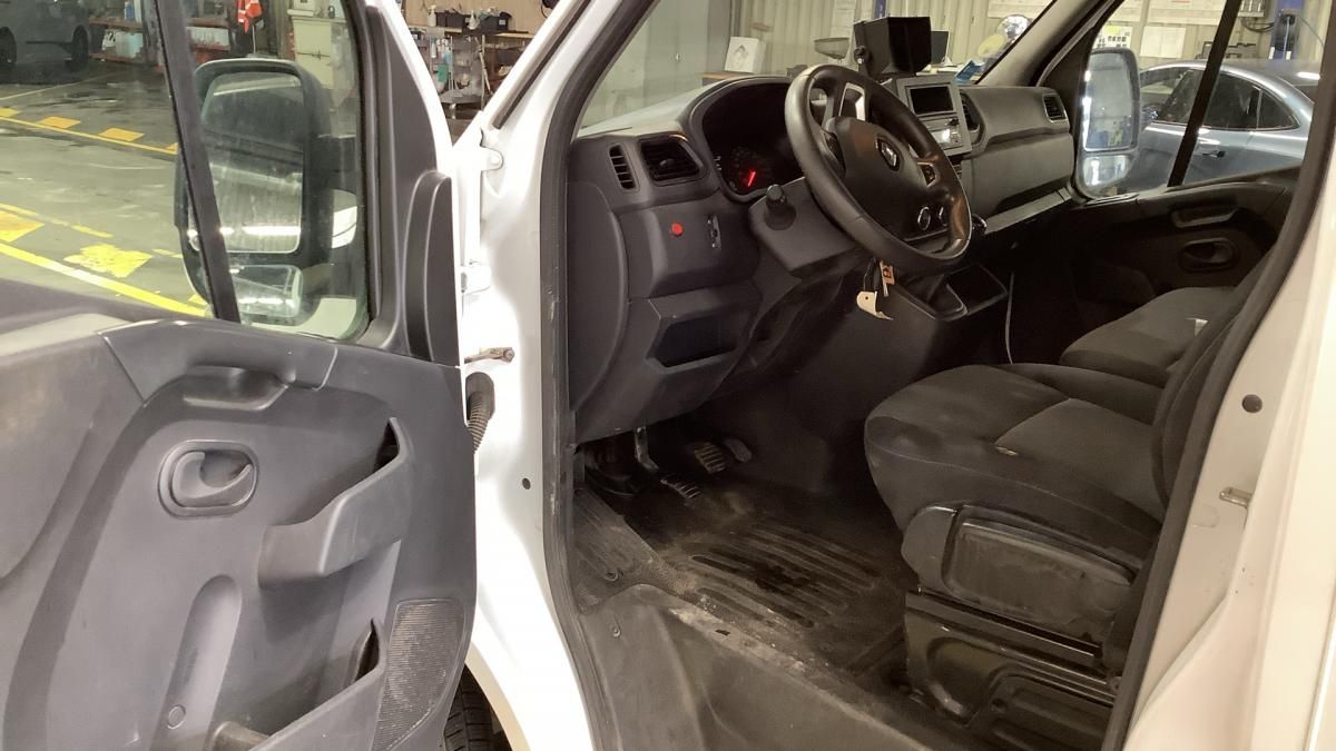 renault-master-2022-diesel-2300cc