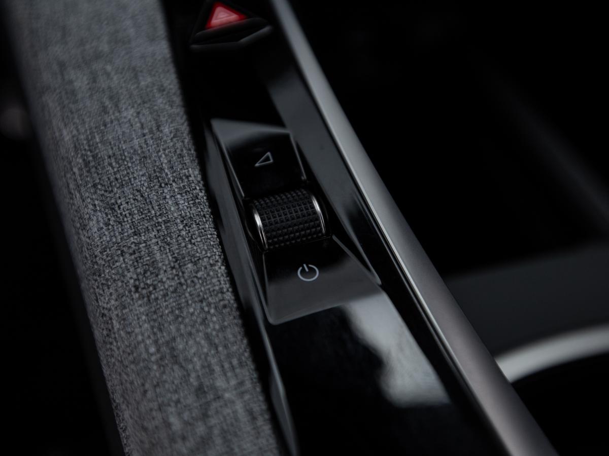 peugeot-e-3008-2024-eletrico-0cc