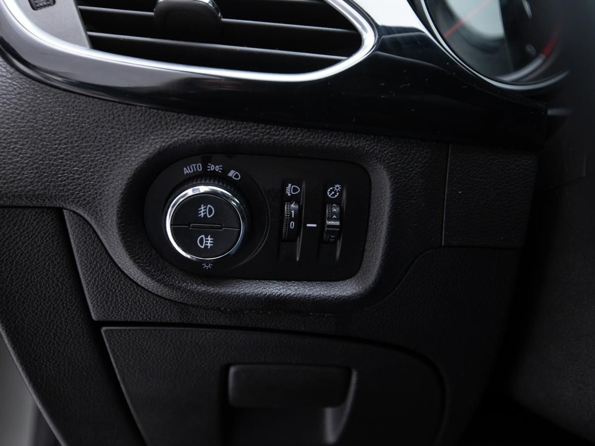 opel-astra-sport-tourer-2018-diesel-1598cc