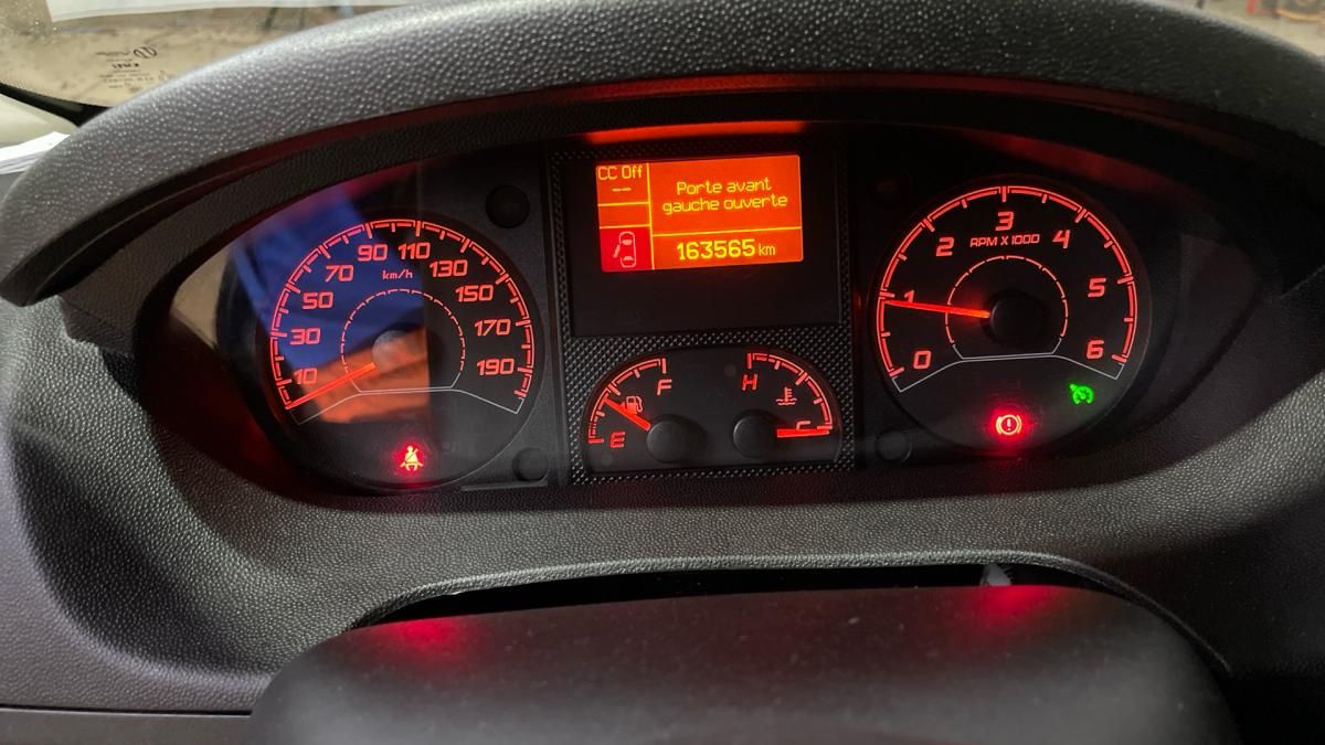 peugeot-boxer-2023-diesel-2179cc