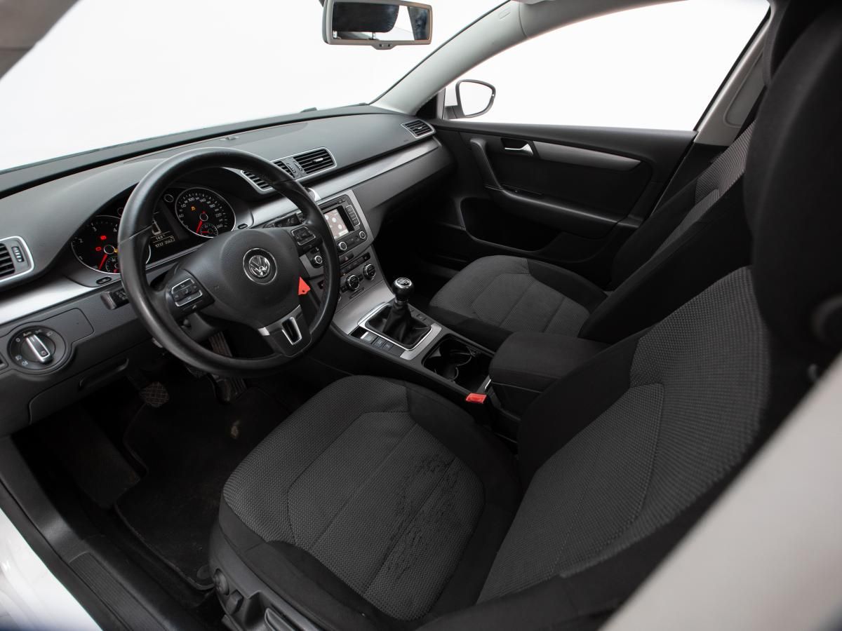 volkswagen-passat-variant-2012-diesel-1598cc